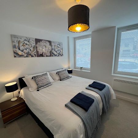 Modern 2 Bedroom Apt Sleeps 6 - Near Глостер Экстерьер фото