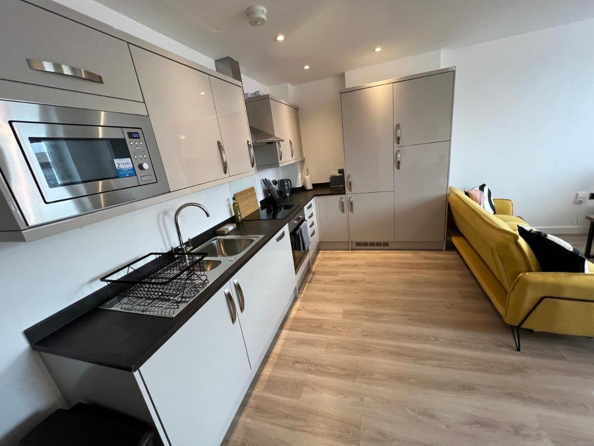 Modern 2 Bedroom Apt Sleeps 6 - Near Глостер Экстерьер фото