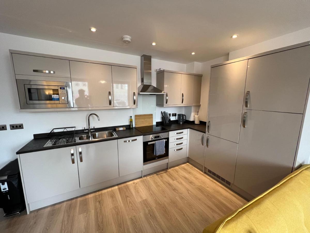 Modern 2 Bedroom Apt Sleeps 6 - Near Глостер Экстерьер фото