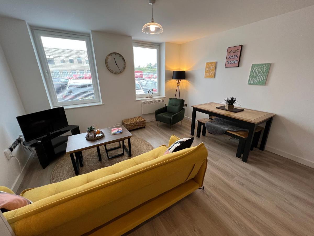Modern 2 Bedroom Apt Sleeps 6 - Near Глостер Экстерьер фото