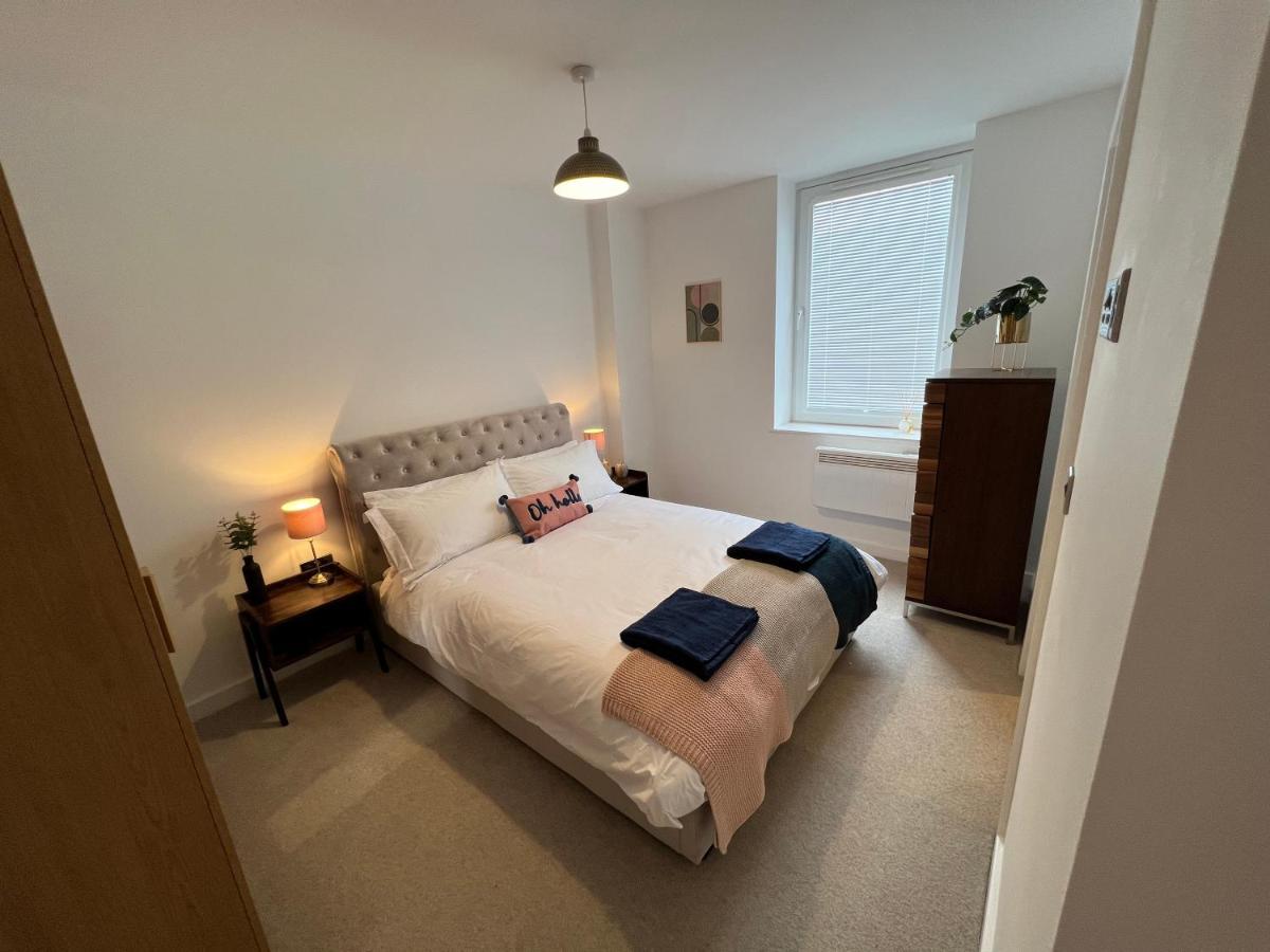 Modern 2 Bedroom Apt Sleeps 6 - Near Глостер Экстерьер фото
