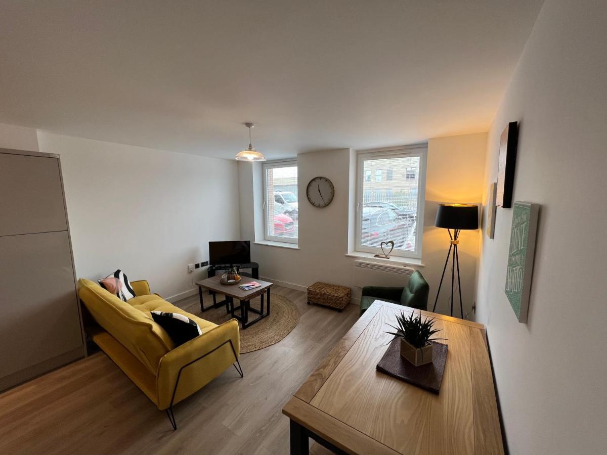 Modern 2 Bedroom Apt Sleeps 6 - Near Глостер Экстерьер фото