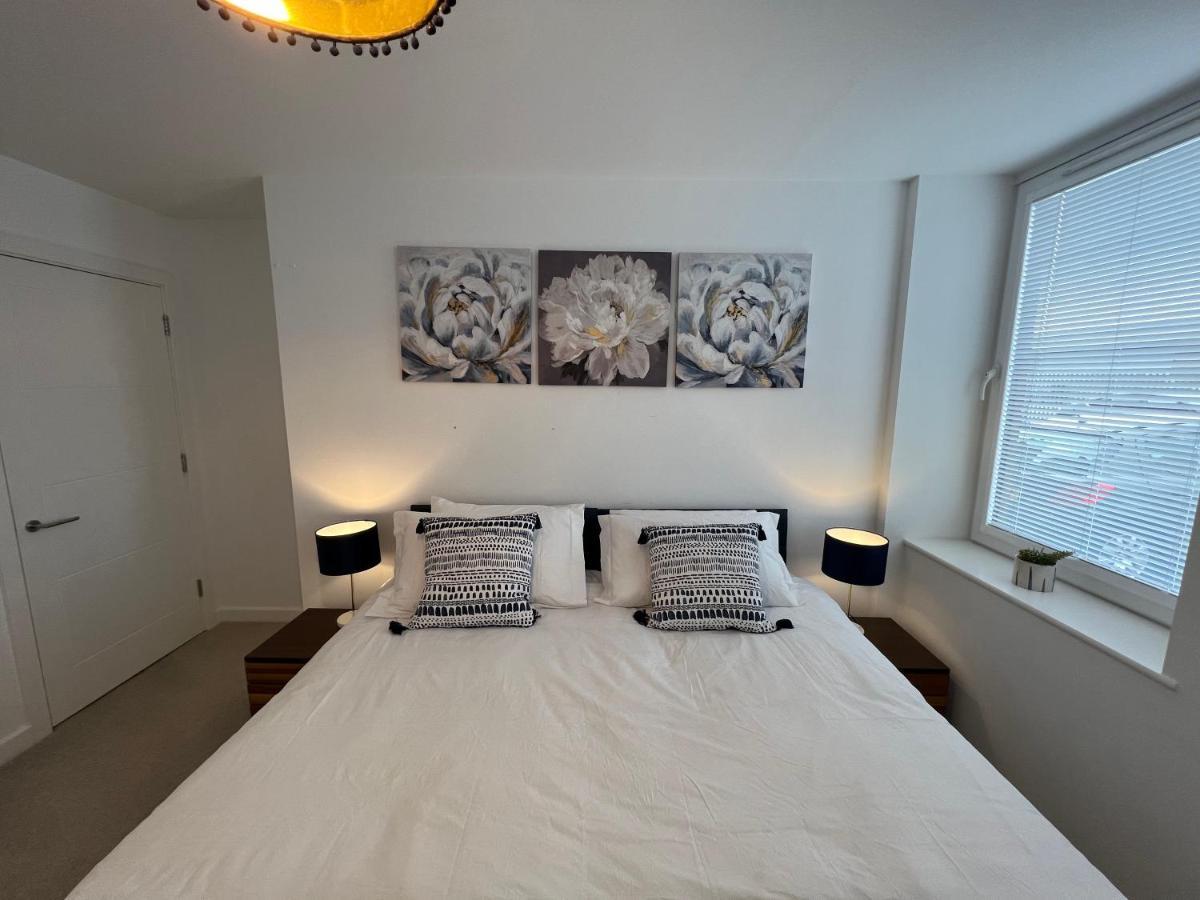 Modern 2 Bedroom Apt Sleeps 6 - Near Глостер Экстерьер фото